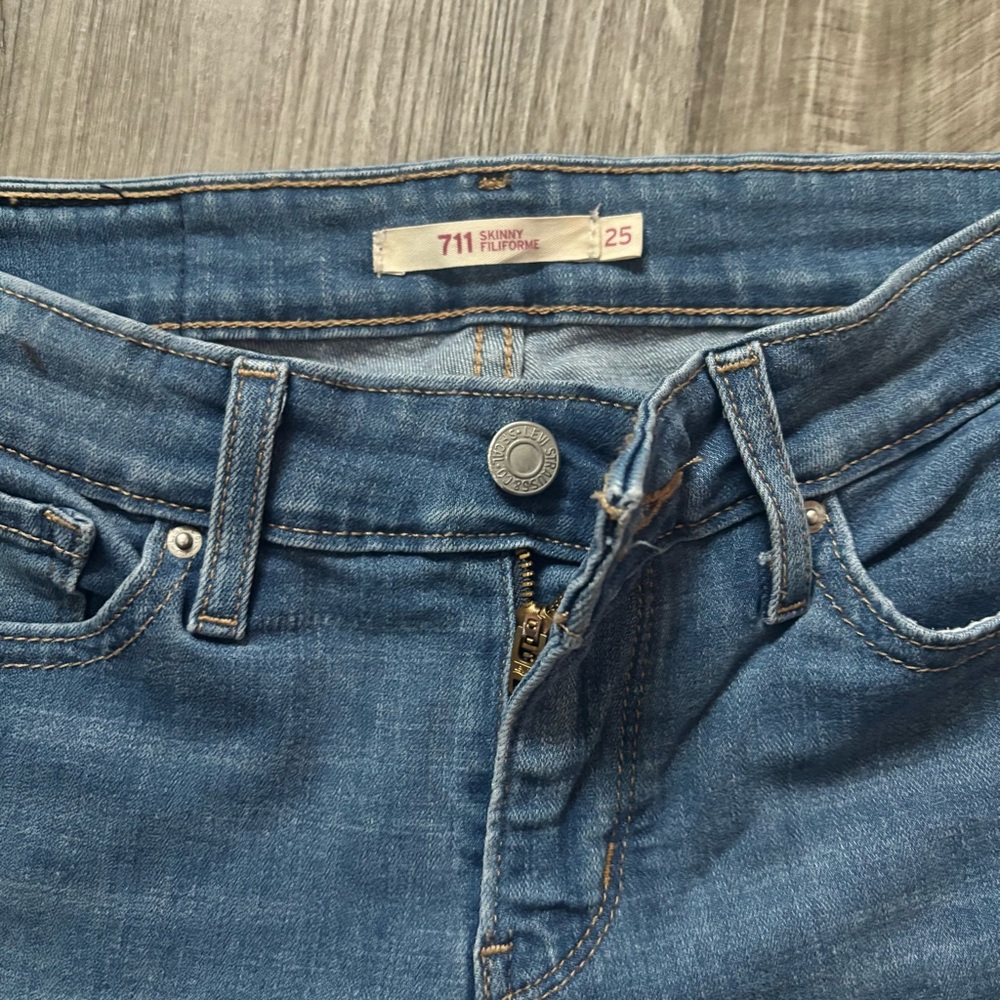 Levi's Women's Medium Blue 711 Skinny Jeans